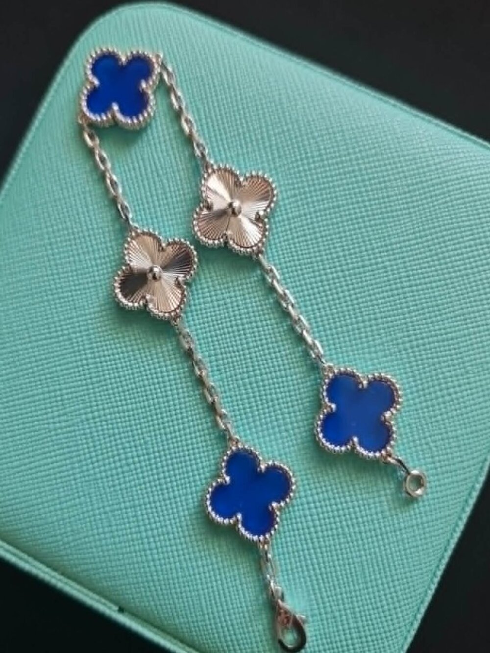 SILVER - 5 clover design bracelet Silver and Blue